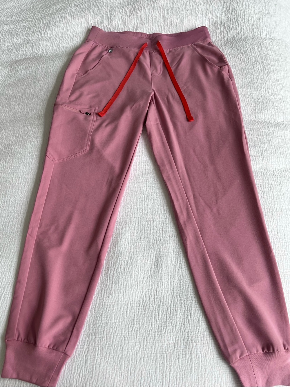 Figs Dusty Rose Scrub Set with Red Drawstrings Limited edition XS Top, S bottom - Picture 4 of 9